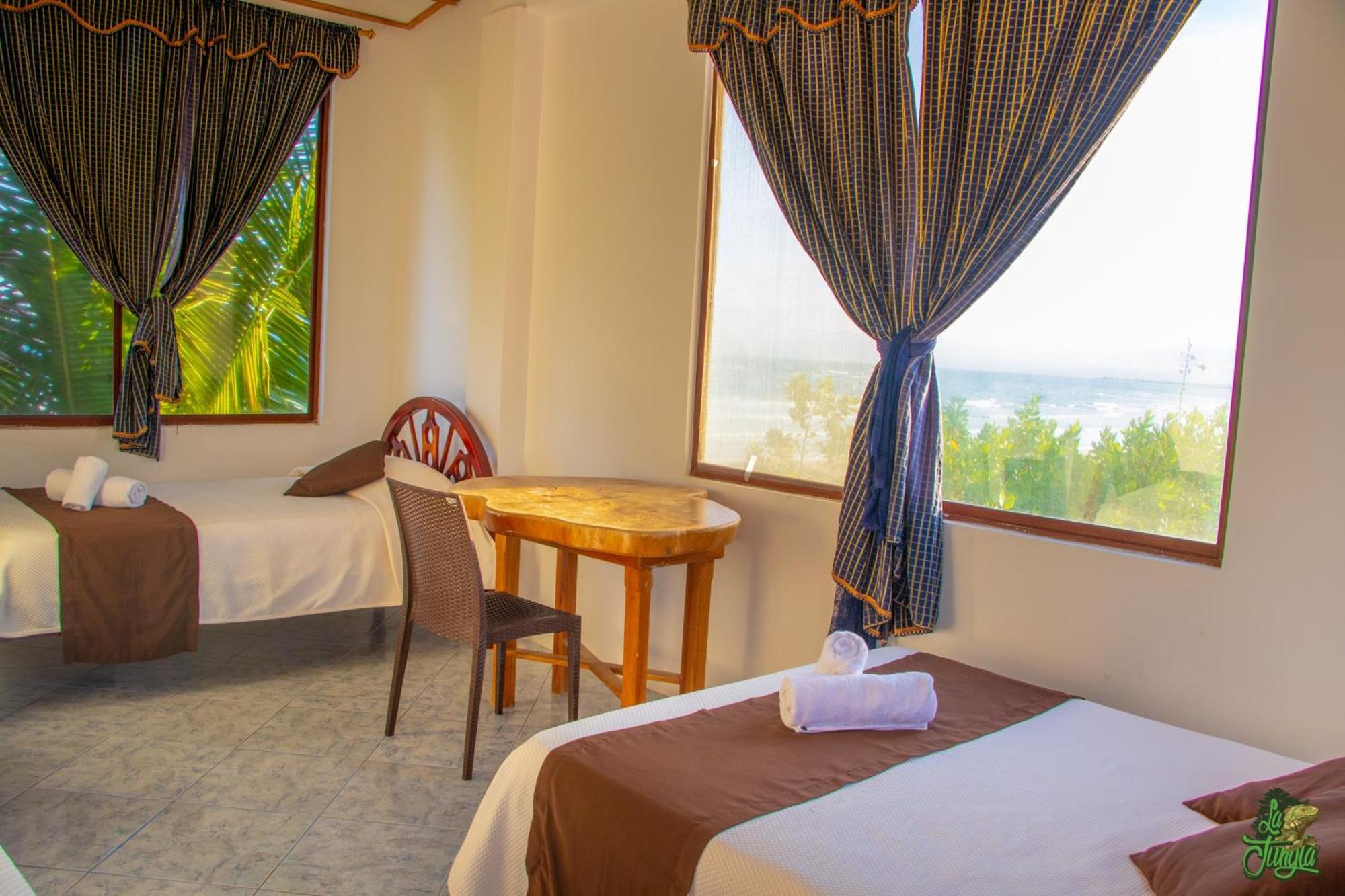 Hotel La Jungla Puerto Villamil Ngoại thất bức ảnh